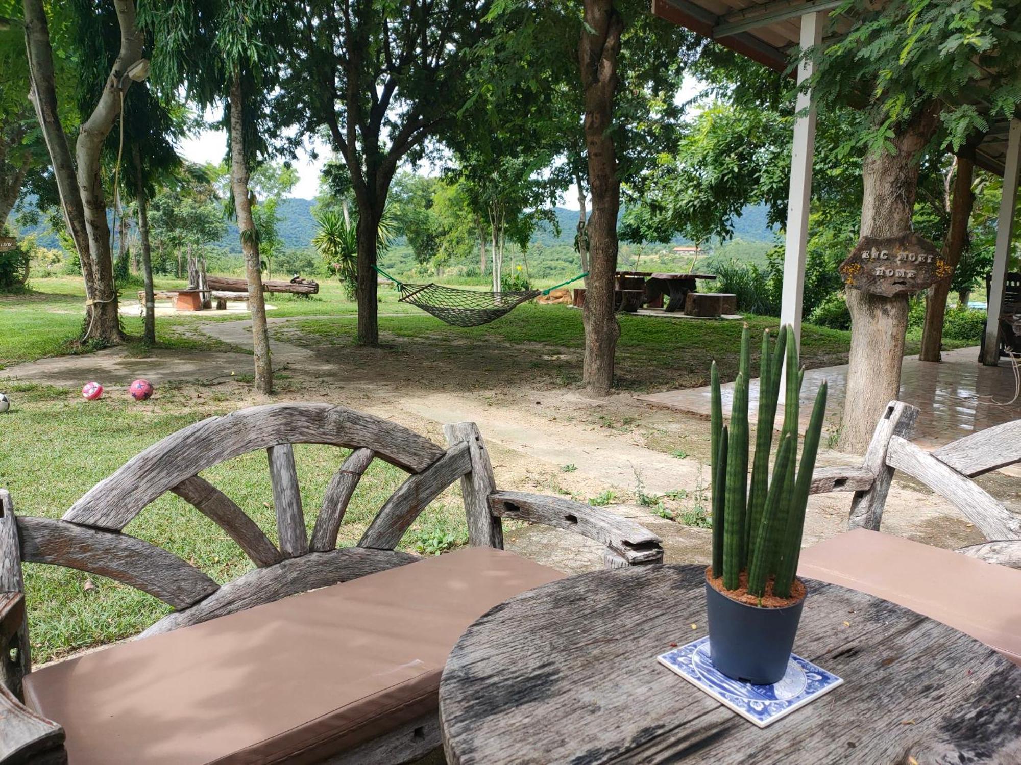 บ้านอิงเมยแคมป์ แก่งกระจาน Ban Phu Bon Exteriör bild