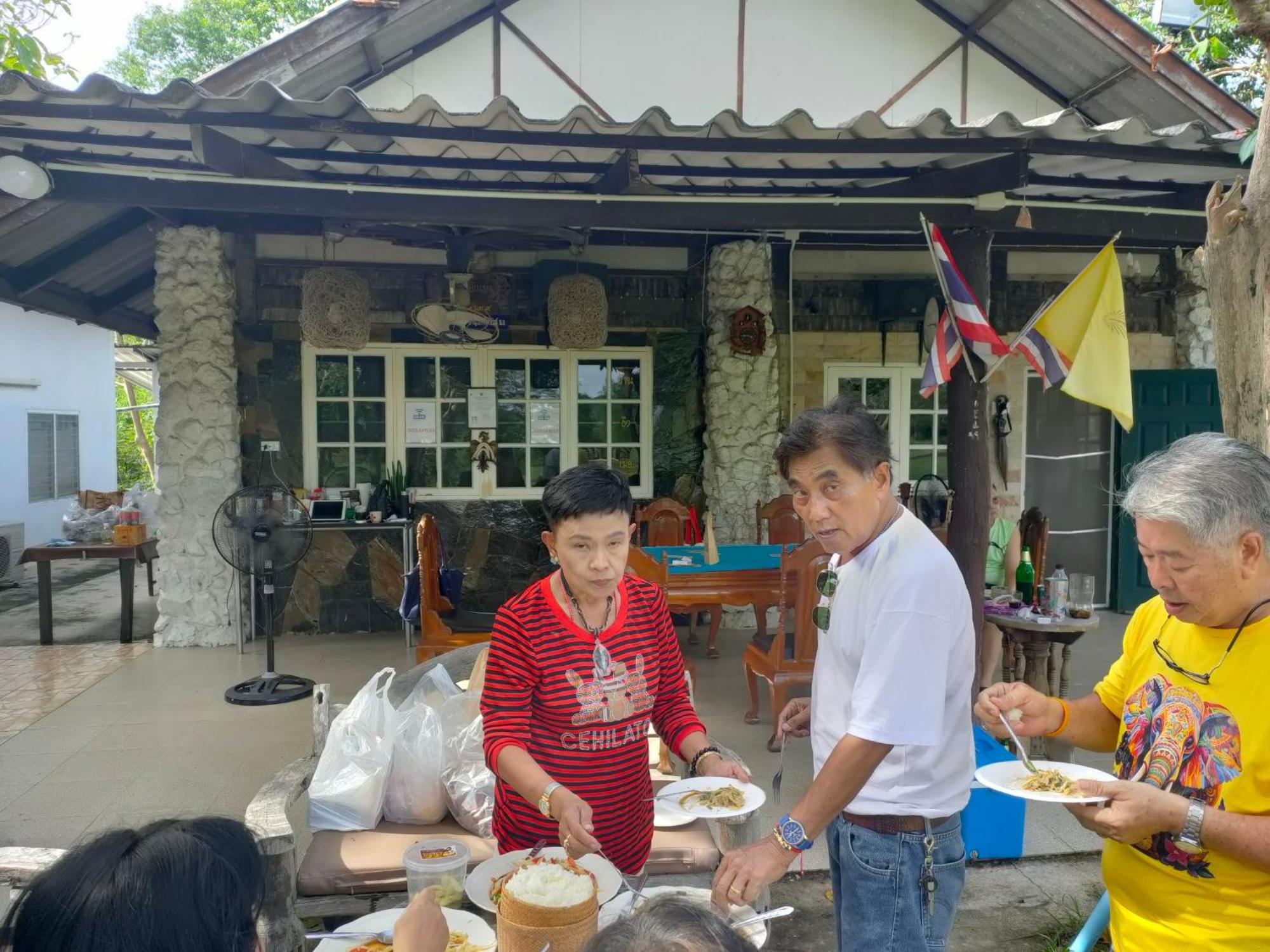 บ้านอิงเมยแคมป์ แก่งกระจาน Ban Phu Bon Exteriör bild