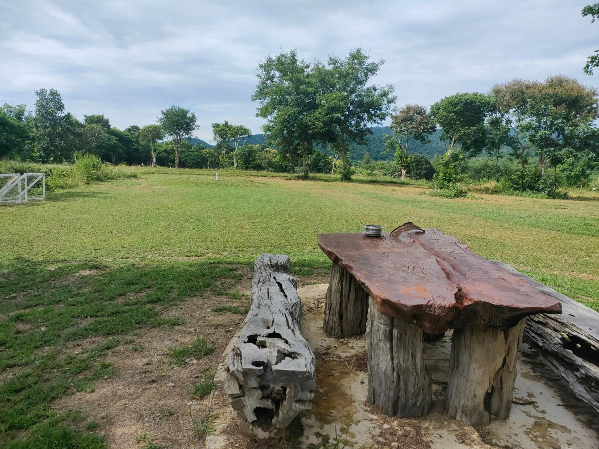 บ้านอิงเมยแคมป์ แก่งกระจาน Ban Phu Bon Exteriör bild