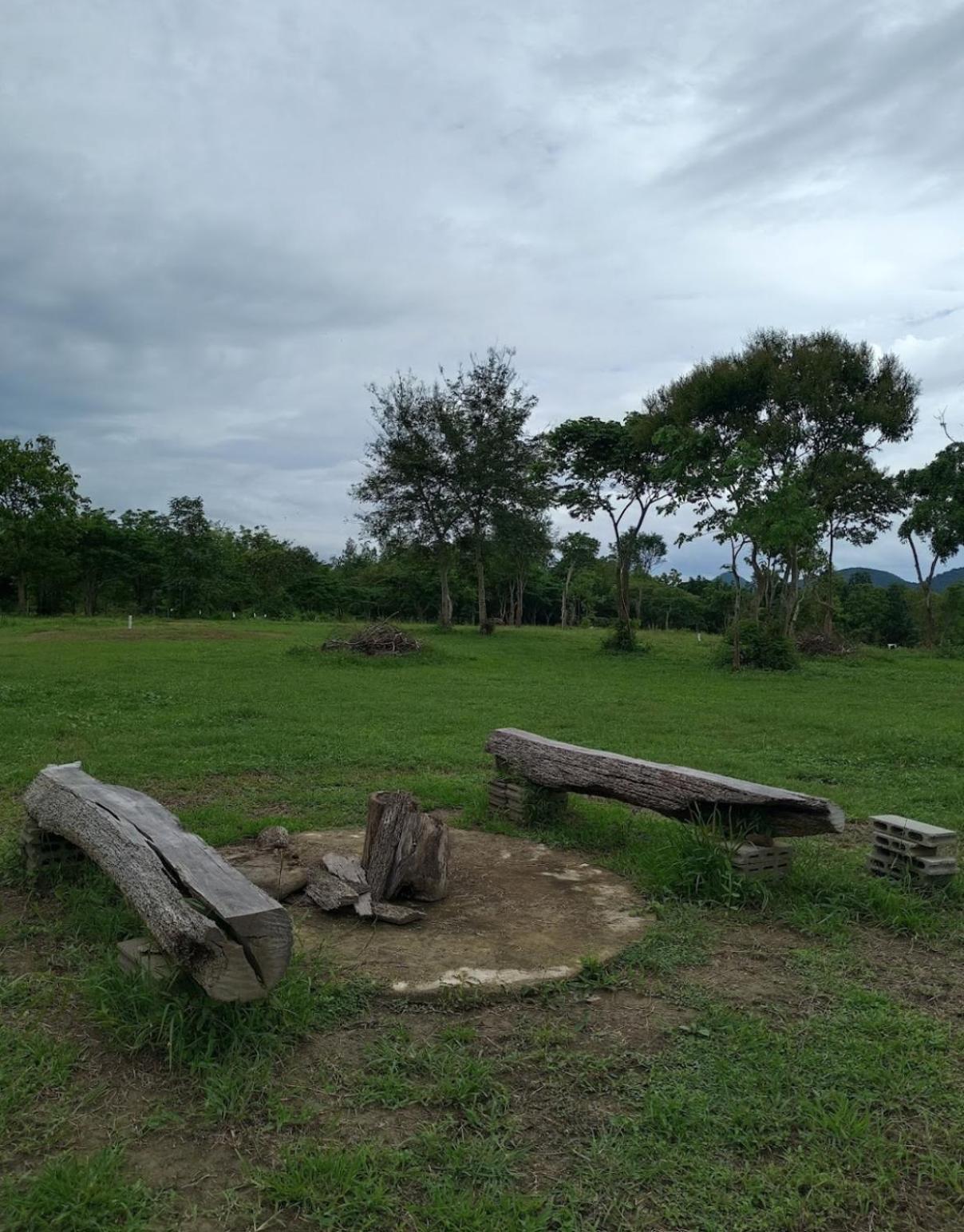 บ้านอิงเมยแคมป์ แก่งกระจาน Ban Phu Bon Exteriör bild